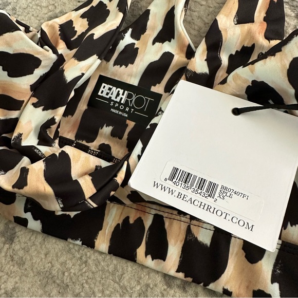 Beach Riot Sport Twist Top In Spotted Leopard size X-Small - Picture 3 of 7